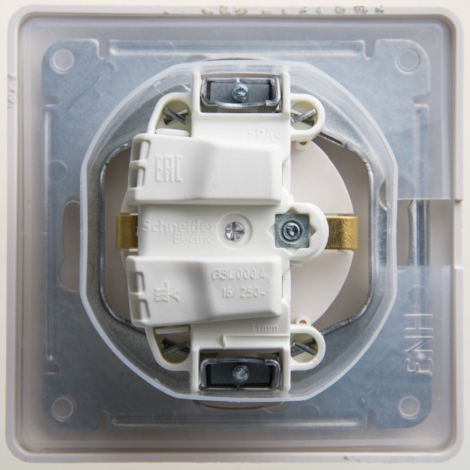 Розетка SCHNEIDER ELECTRIC GLOSSA с заземлением, IP44, со шторкой, с крышкой, в сборе, перламутр GSL000648 Розетка SCHNEIDER ELECTRIC GLOSSA с заземлением, IP44, со шторкой, с крышкой, в сборе, перламутр GSL000648